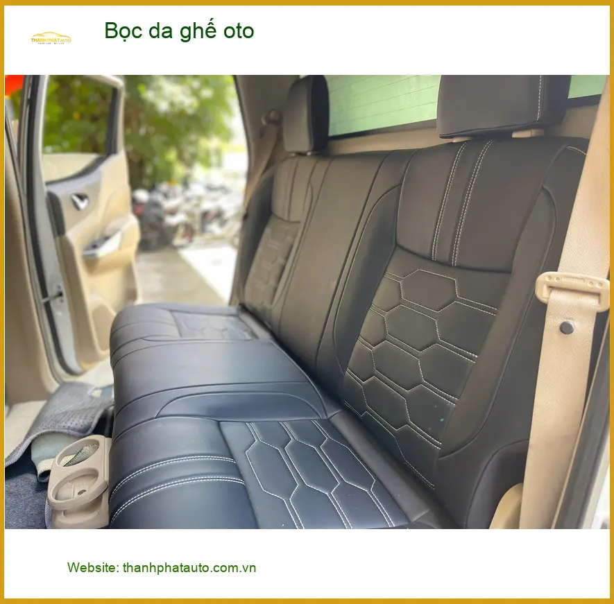 Anh Phong bọc da ghế ô tô tại Quận 3 cho chiếc Hyundai Santa Fe ảnh thực tế 2