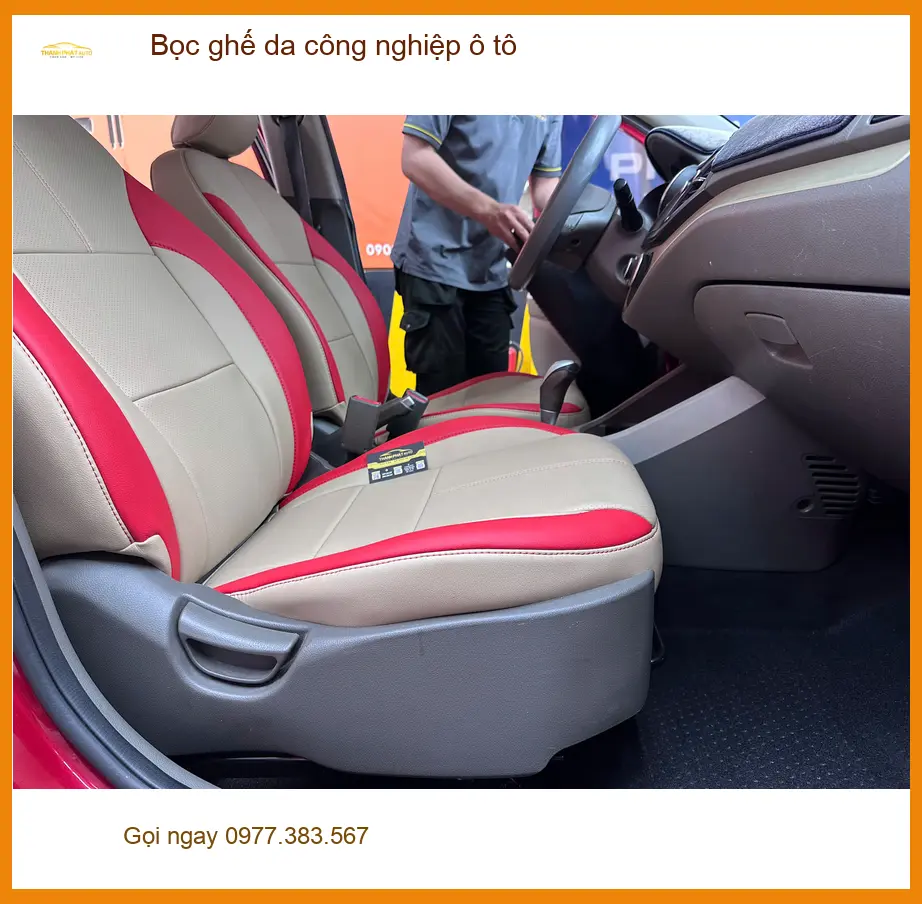 Anh Minh bọc ghế da công nghiệp ô tô Hyundai Accent tại Quận 2 vì ghế cũ đã sờn rách ảnh thực tế 3
