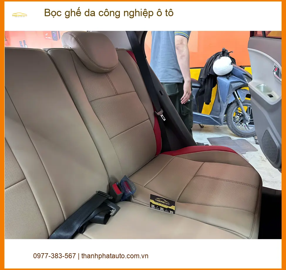 Anh Minh bọc ghế da công nghiệp ô tô Hyundai Accent tại Quận 2 vì ghế cũ đã sờn rách ảnh thực tế 4