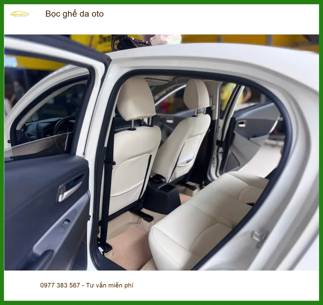 Chú Quang bọc ghế da ô tô Toyota Corolla Cross tại Quận 2 muốn nội thất sang trọng hơn