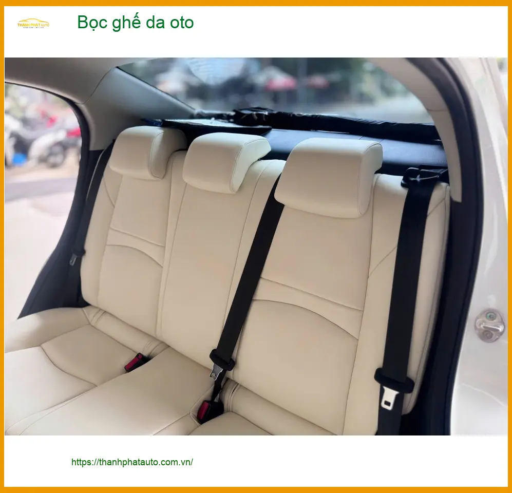 Chú Quang bọc ghế da ô tô Toyota Corolla Cross tại Quận 2 muốn nội thất sang trọng hơn ảnh thực tế 3