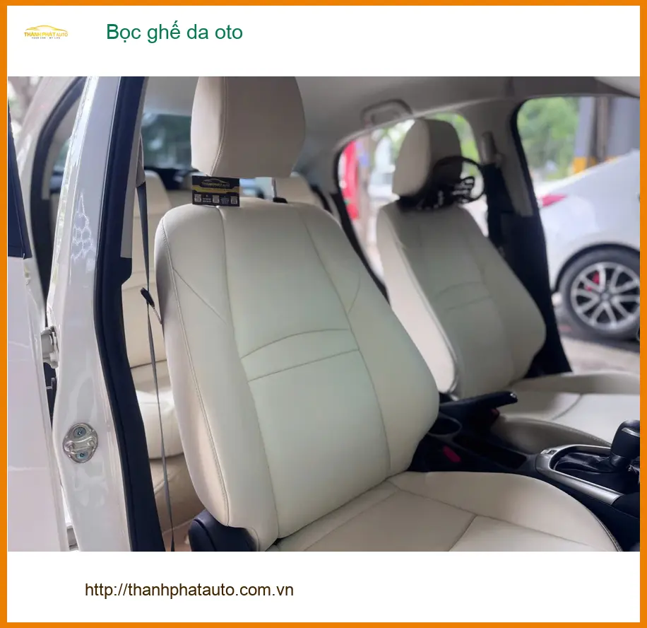 Chú Quang bọc ghế da ô tô Toyota Corolla Cross tại Quận 2 muốn nội thất sang trọng hơn ảnh thực tế 4