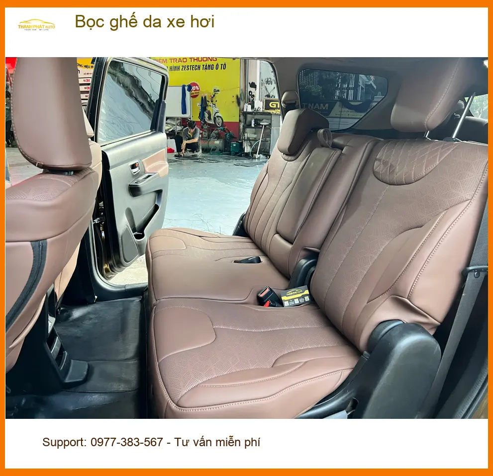 Chú Bình bọc ghế da xe hơi Hyundai SantaFe tại Quận 9 vì nội thất xuống cấp