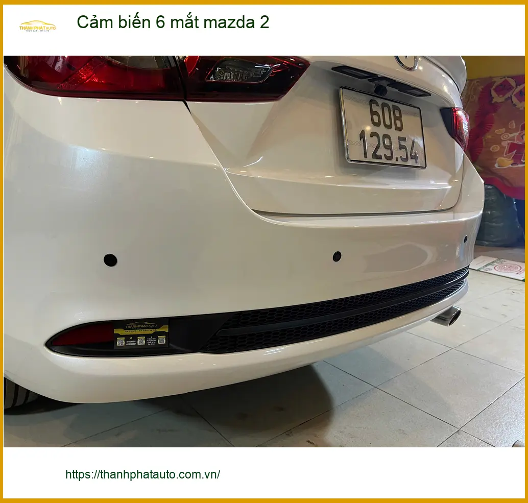 Anh Minh lắp cảm biến 6 mắt Mazda 2 ở Quận 2 để tránh va quệt