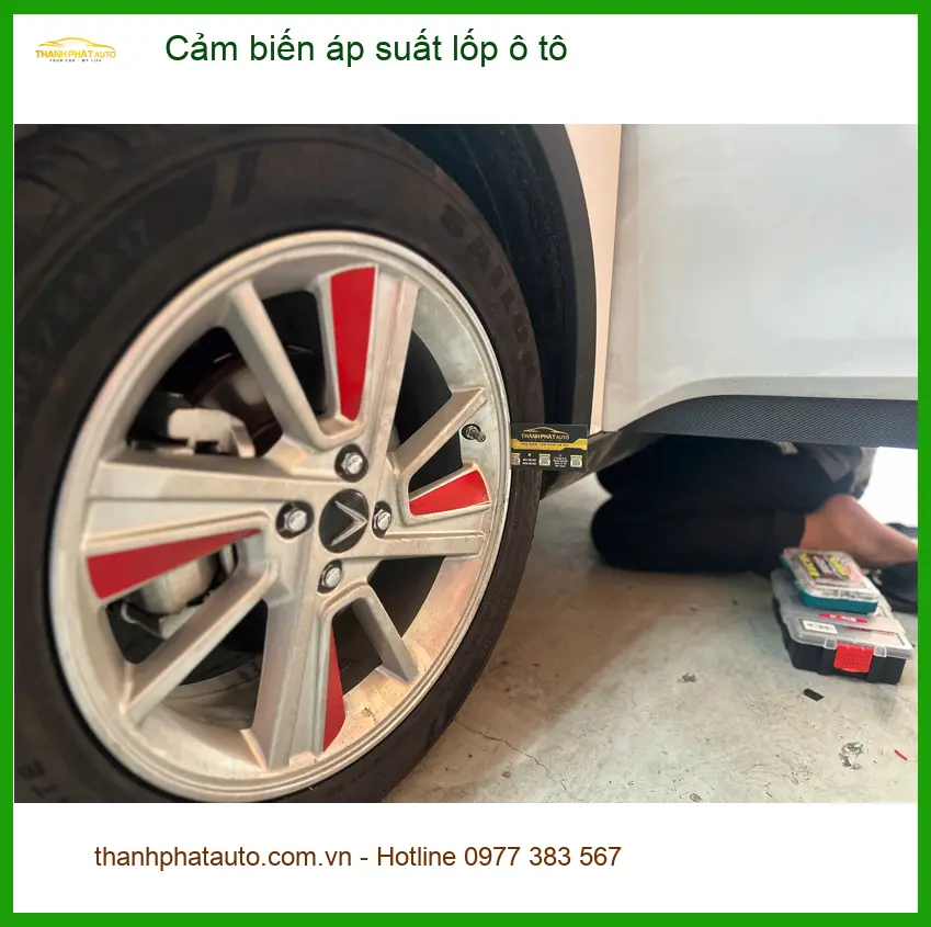 Anh Hưng lắp cảm biến áp suất lốp ô tô Suzuki XL7 Quận 12 để an tâm lái xe đường dài ảnh thực tế 4
