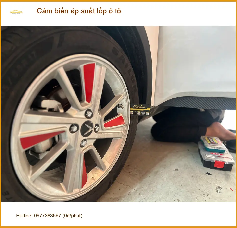 Anh Minh lắp cảm biến áp suất lốp ô tô Honda Civic tại Hóc Môn. ảnh thực tế 2