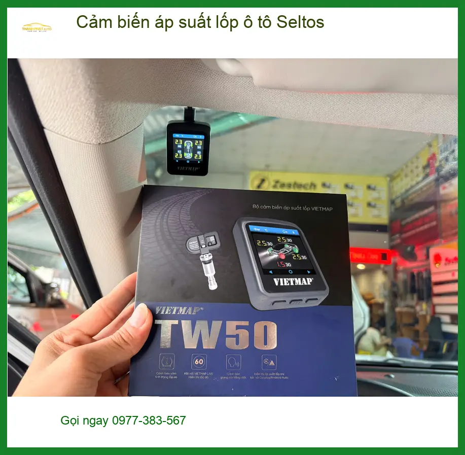 Chị Hồng lắp cảm biến áp suất lốp ô tô Seltos ở Cần Giờ vì lo lắng lốp non hơi