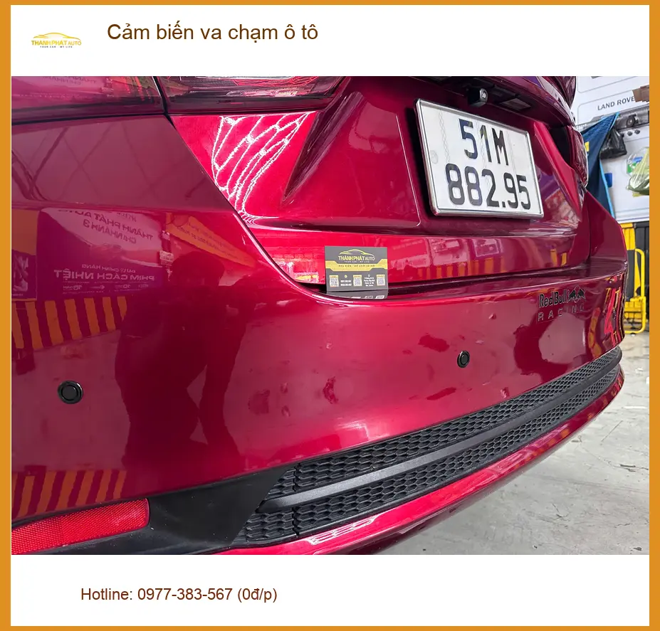 Anh Dũng lắp cảm biến va chạm ô tô cho Hyundai Accent tại Hóc Môn để lái xe an toàn hơn