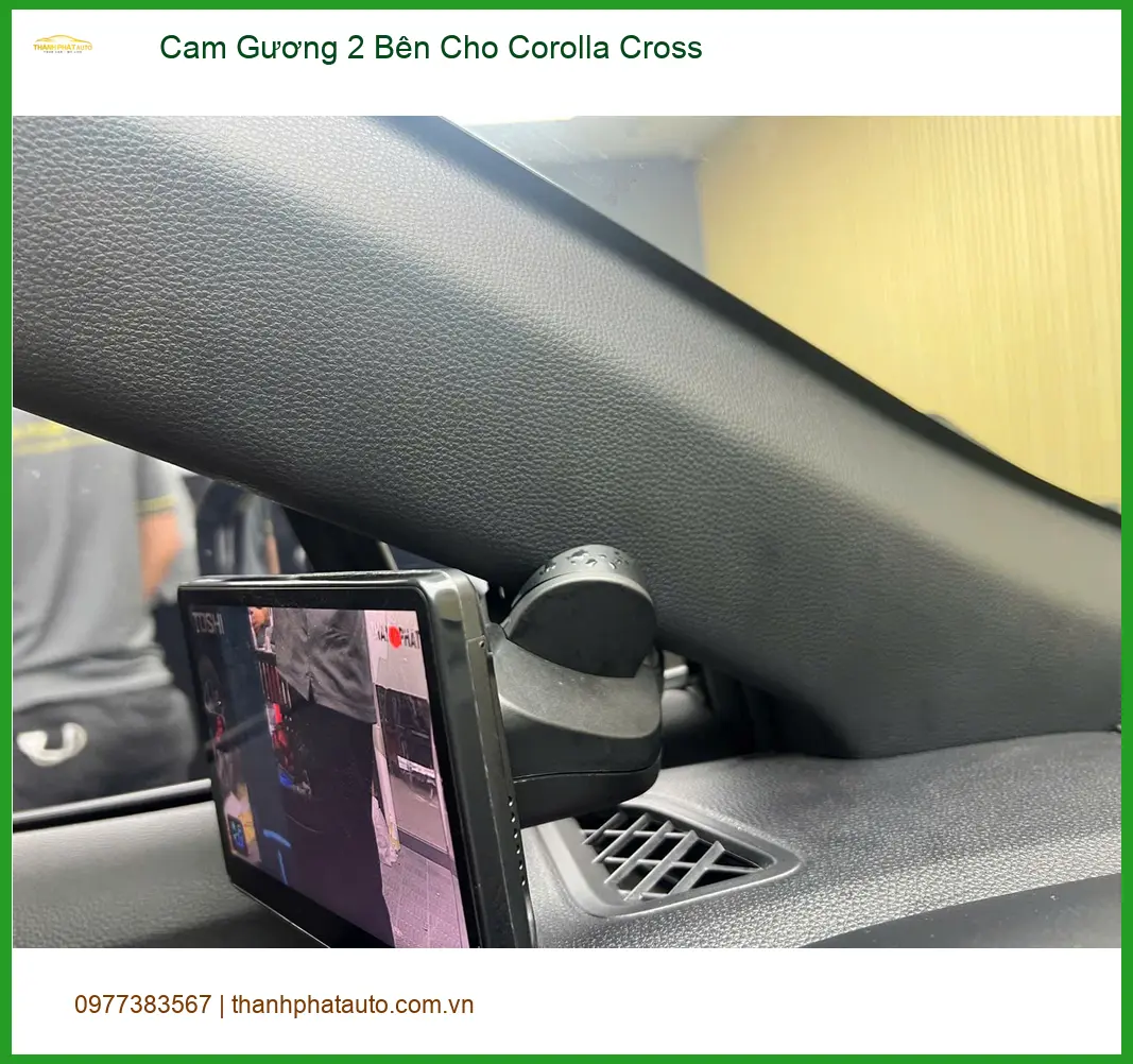 Anh Dũng gắn cam gương 2 bên Corolla Cross ở Quận Bình Tân để an toàn khi lùi