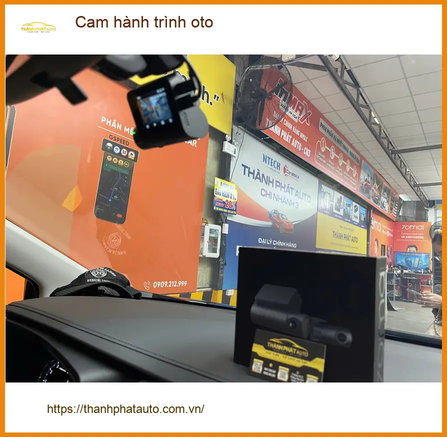 Anh Bảo lắp cam hành trình cho Hyundai Accent tại Thủ Đức để ghi lại hành trình rõ nét