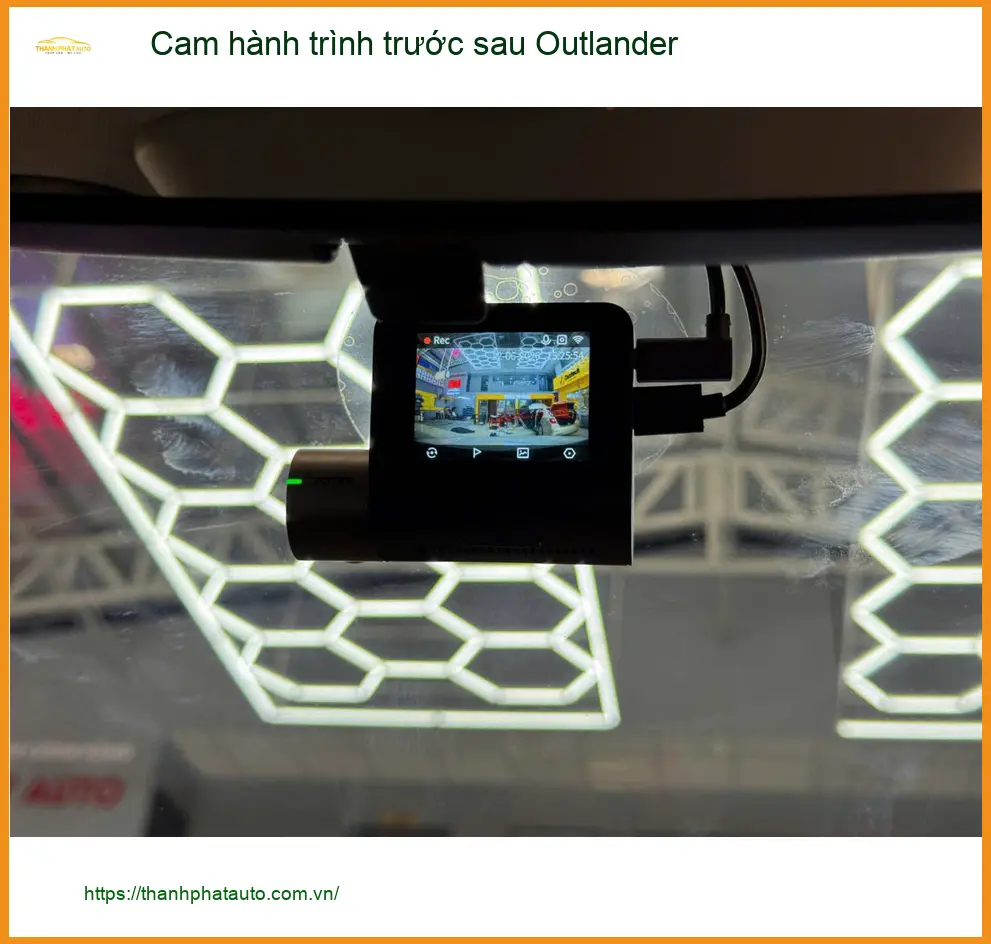 Anh Minh gắn cam hành trình trước sau Outlander Quận Gò Vấp