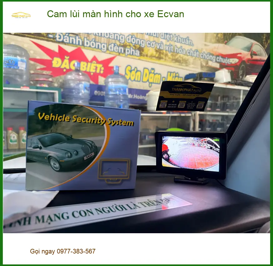 Anh Quang lắp cam lùi màn hình cho xe Ecvan Quận Tân Bình để lùi xe an toàn hơn.