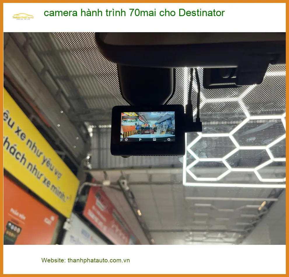 Anh Tấn lắp camera hành trình 70mai cho Mazda CX-5 tại Quận 2.