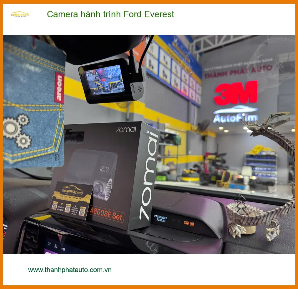 Anh Minh lắp camera hành trình Ford Everest tại Quận 12 để ghi lại hành trình an toàn