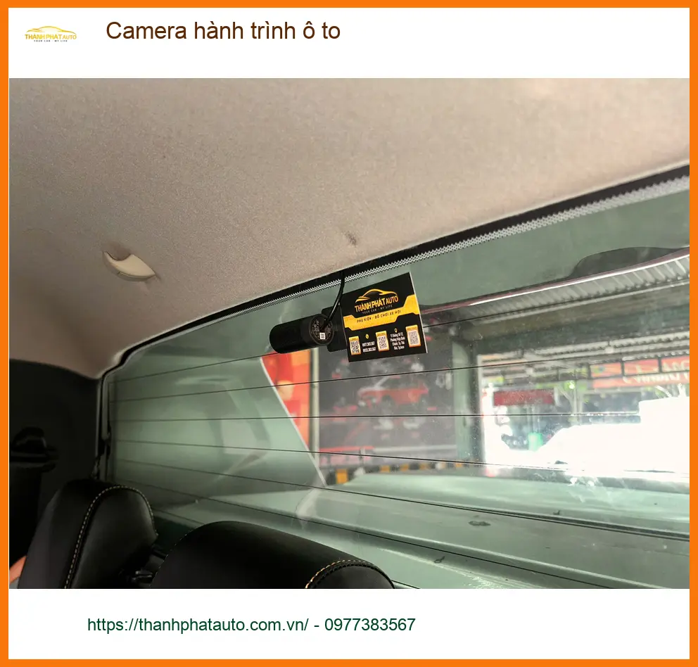 Cô Lan Anh lắp Camera hành trình ô tô Honda CRV tại Quận 6 uy tín ảnh thực tế 3