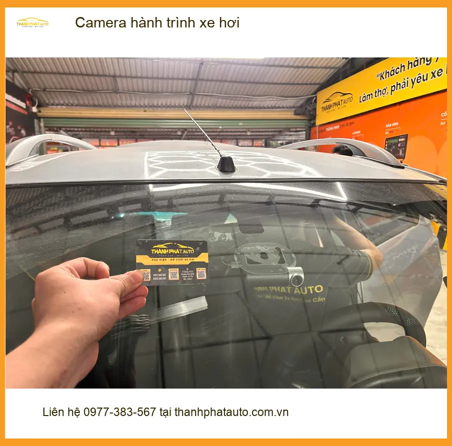 Dịch vụ lắp camera hành trình xe hơi Quận 2 cho Anh Khang Hyundai Santa Fe