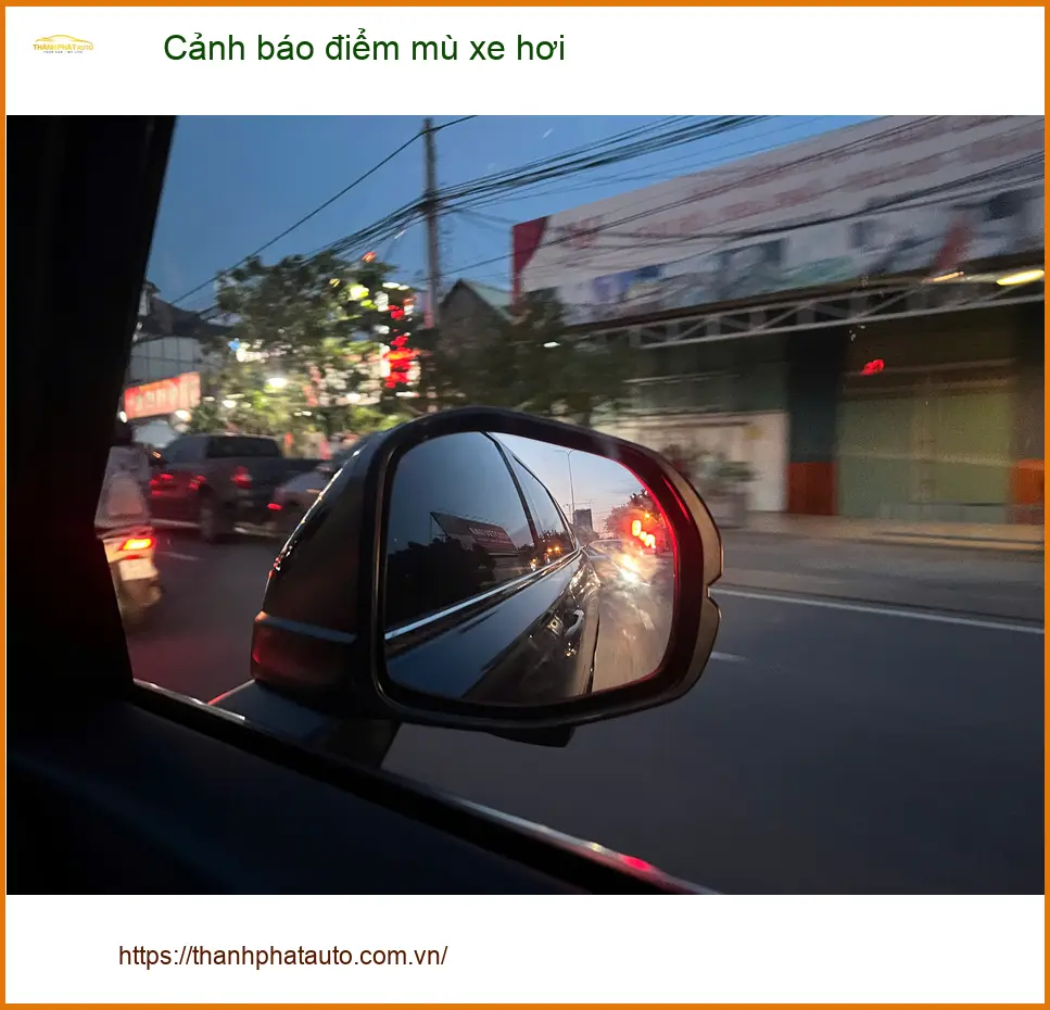 Cô Ngọc Anh lắp cảnh báo điểm mù Hyundai Accent an toàn hơn khi di chuyển Quận 4