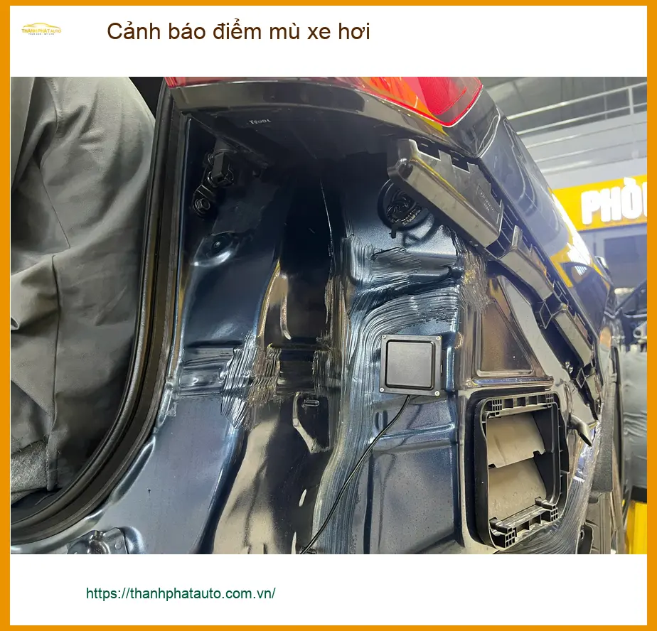 Cô Ngọc Anh lắp cảnh báo điểm mù Hyundai Accent an toàn hơn khi di chuyển Quận 4 ảnh thực tế 3
