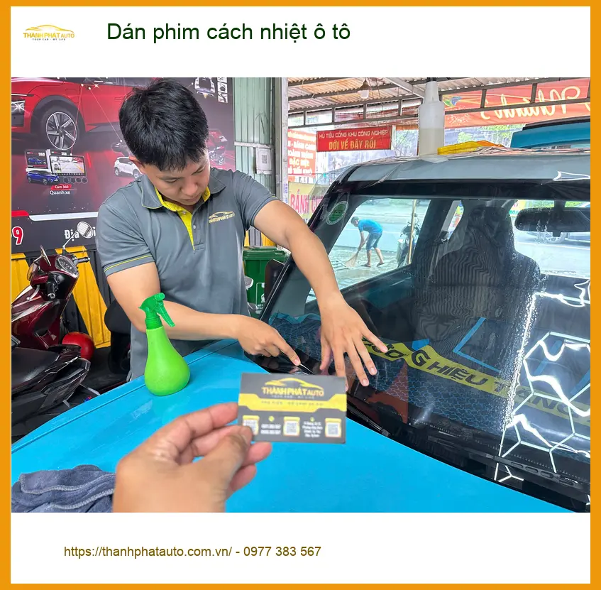 Anh Lâm dán phim cách nhiệt ô tô Hyundai Creta tại Hóc Môn trước đợt nắng gay gắt
