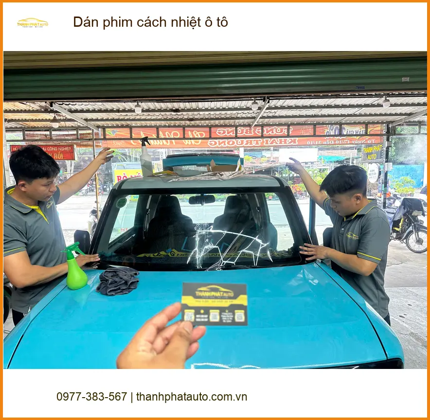 Chị Lan Anh dán phim cách nhiệt ô tô cho Kia K3 tại Quận 7 bảo vệ da và nội thất