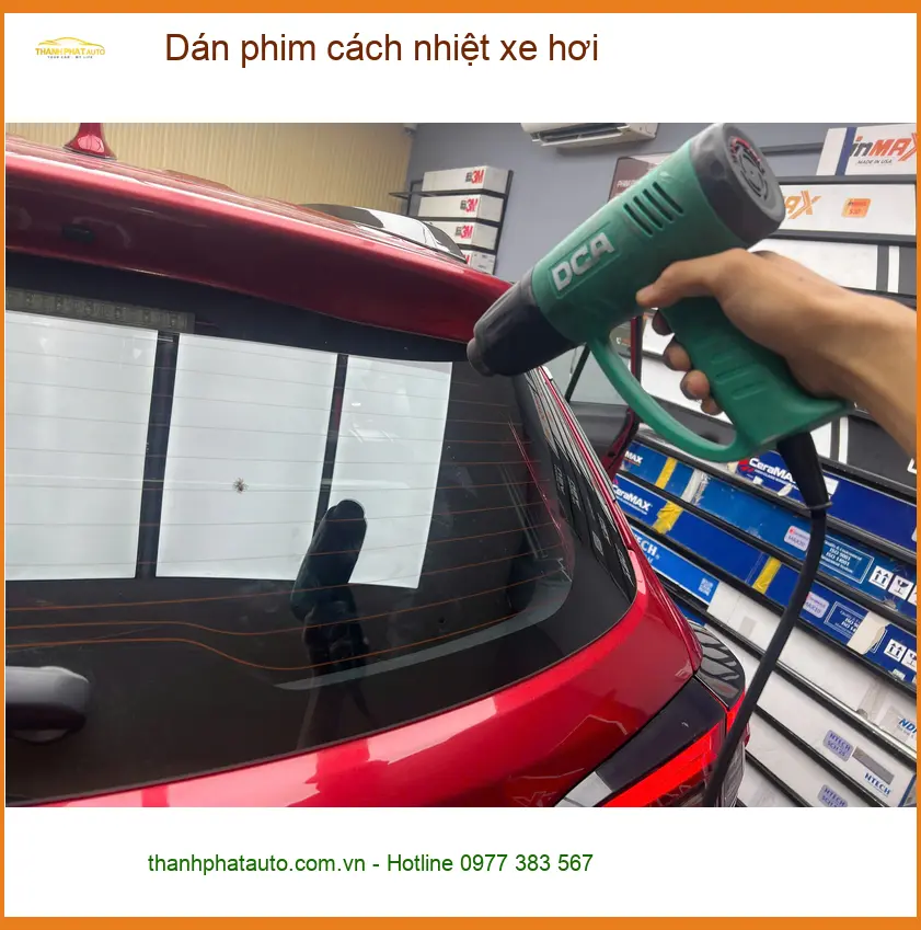 Anh Bách dán phim cách nhiệt xe hơi Toyota Camry Quận 1 để chống nóng và bảo vệ da ảnh thực tế 2