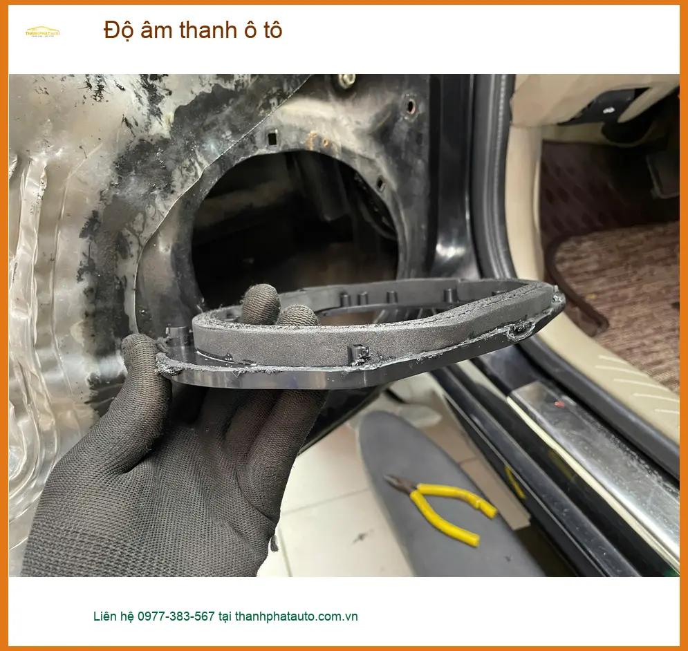 Anh Khang độ âm thanh ô tô Honda Civic Quận Tân Bình để nghe nhạc hay hơn