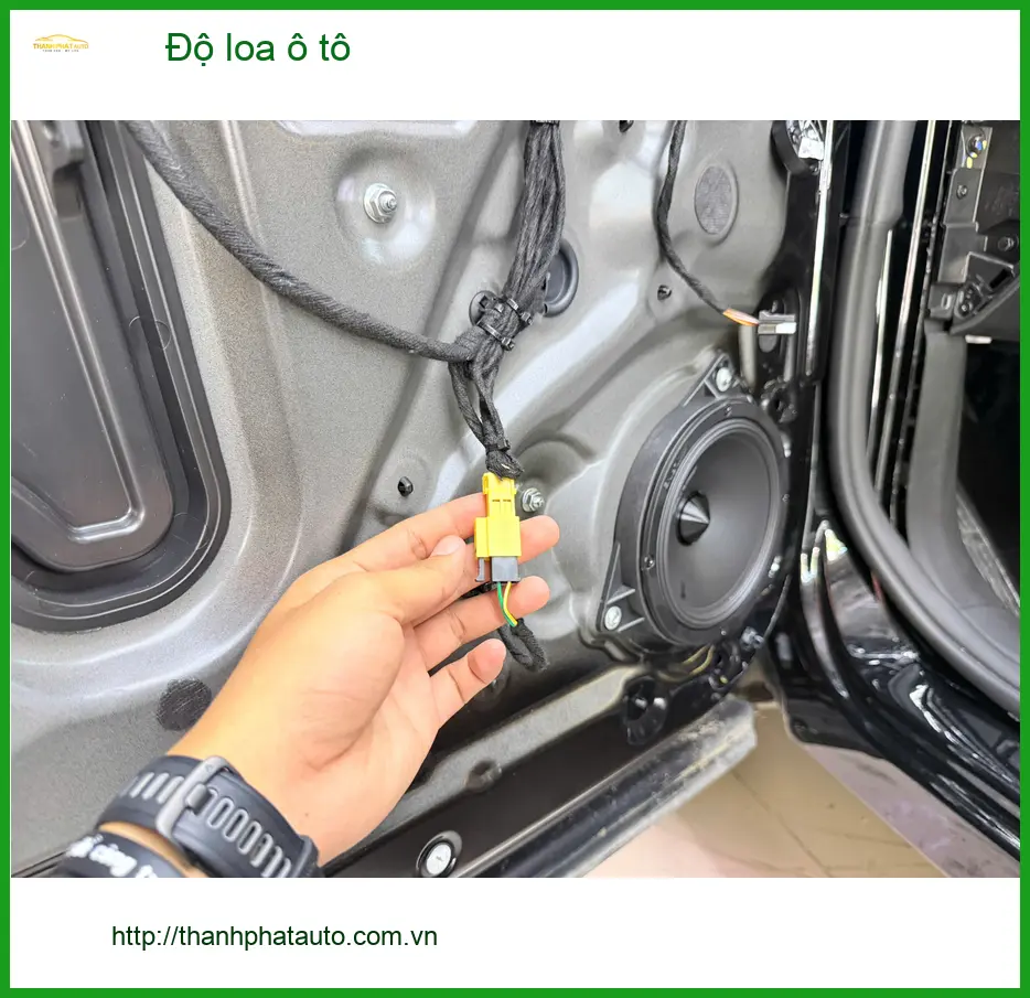 Anh Bình nâng cấp loa ô tô Toyota Raize tại Quận Tân Phú nghe nhạc hay hơn