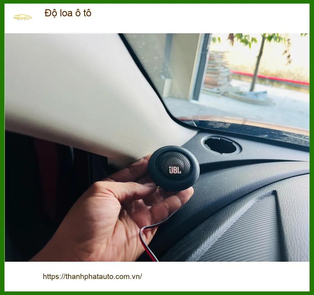 Anh Bách độ loa ô tô cho Honda CRV tại Quận 4 để âm thanh sống động hơn