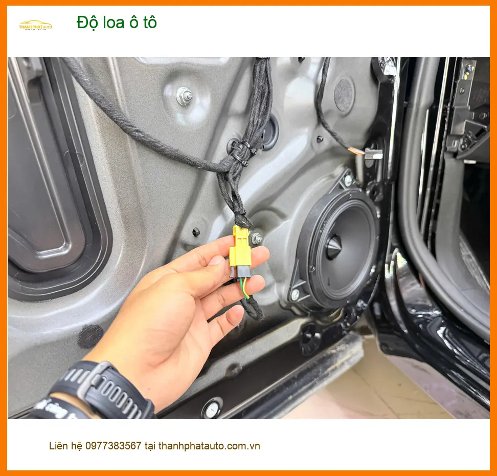 Anh Khang độ loa ô tô cho Hyundai SantaFe tại Nhà Bè vì âm thanh chưa sống động ảnh thực tế 4