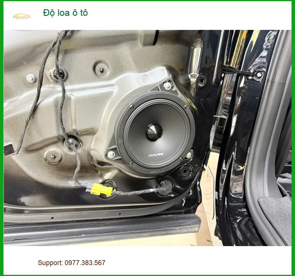 Anh Hoàng Minh độ loa ô tô cho Hyundai Santa Fe tại Quận 2 vì loa zin nghe không hay
