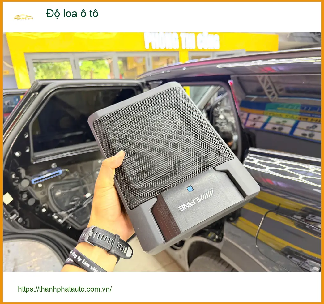 Anh Hoàng Minh độ loa ô tô cho Hyundai Santa Fe tại Quận 2 vì loa zin nghe không hay ảnh thực tế 4