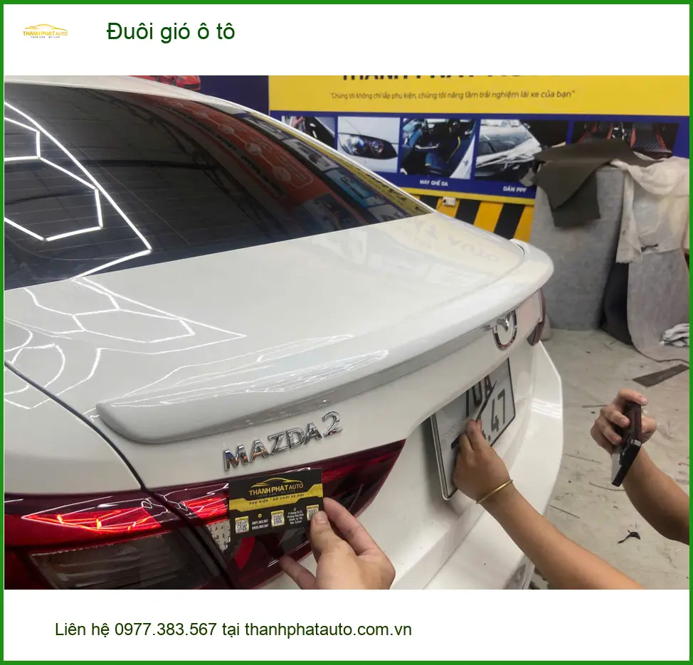 Anh Khang lắp đuôi gió ô tô cho Mazda CX-5 tại Quận Bình Thạnh để xe trông thể thao hơn ảnh thực tế 2