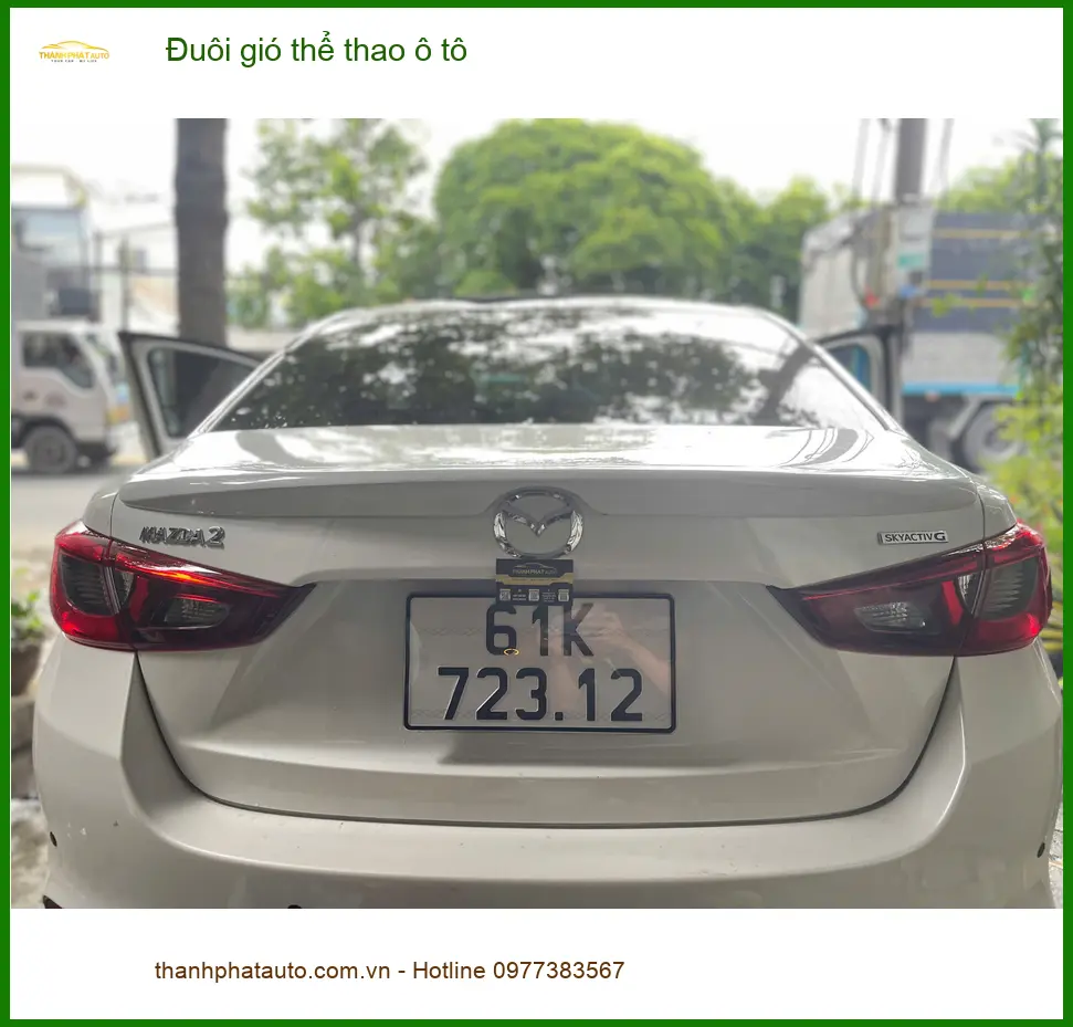 Anh Quân lắp đuôi gió thể thao ô tô cho Kia K3 tại Củ Chi để xe trông mạnh mẽ hơn