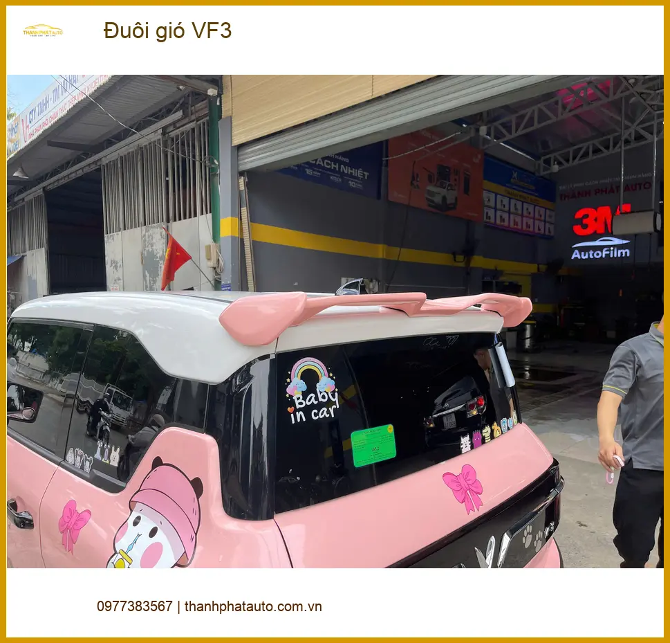 Anh Khang lắp đuôi gió thể thao cho VinFast VF3 tại Quận 8 tăng vẻ mạnh mẽ