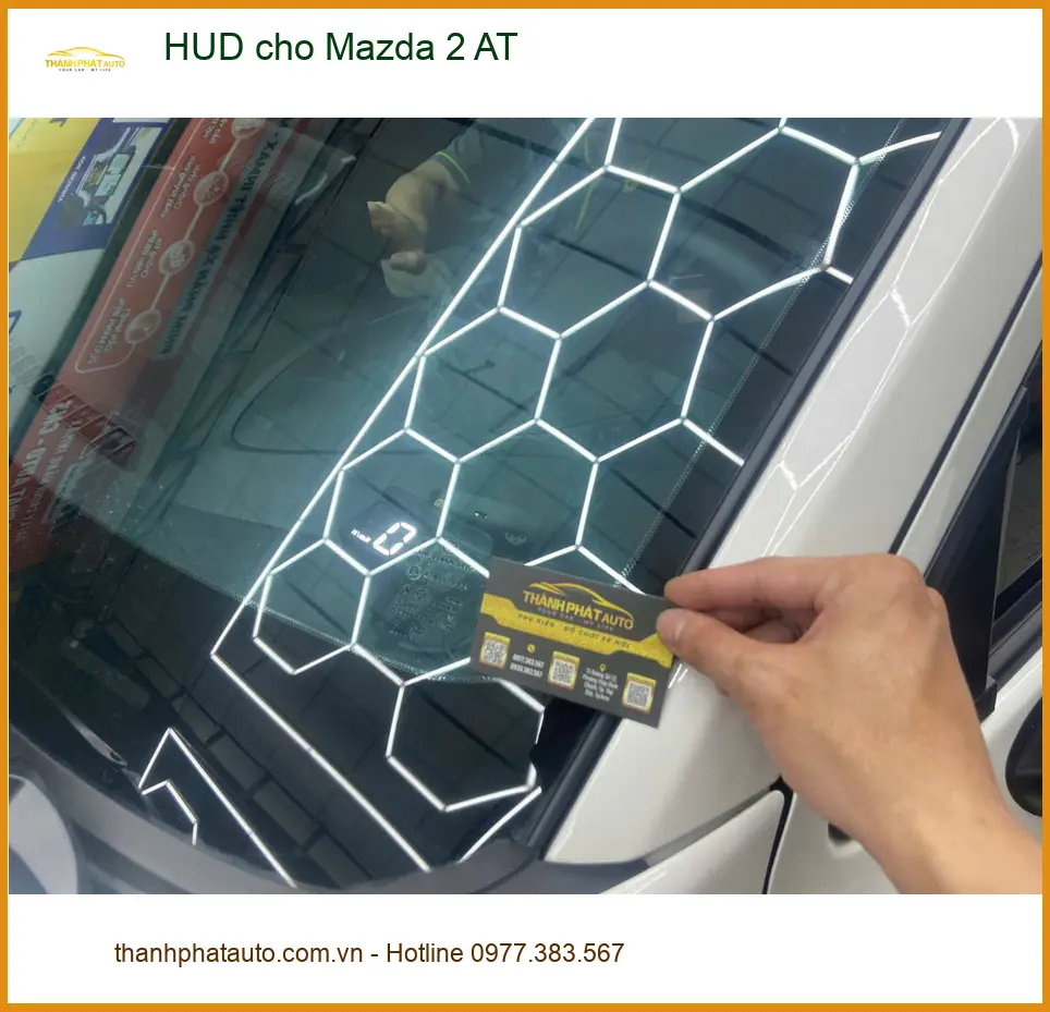 Chị Thu lắp HUD cho Mazda 2 AT để theo dõi thông tin lái tiện lợi hơn tại Quận 7