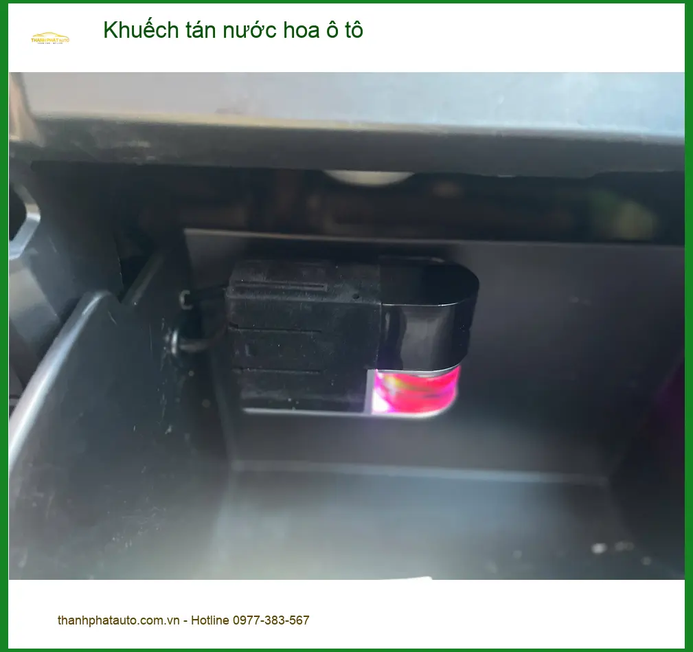 Anh Thanh lắp khuếch tán nước hoa ô tô Kia K3 tại Quận 12 để xe thơm tho ảnh thực tế 2