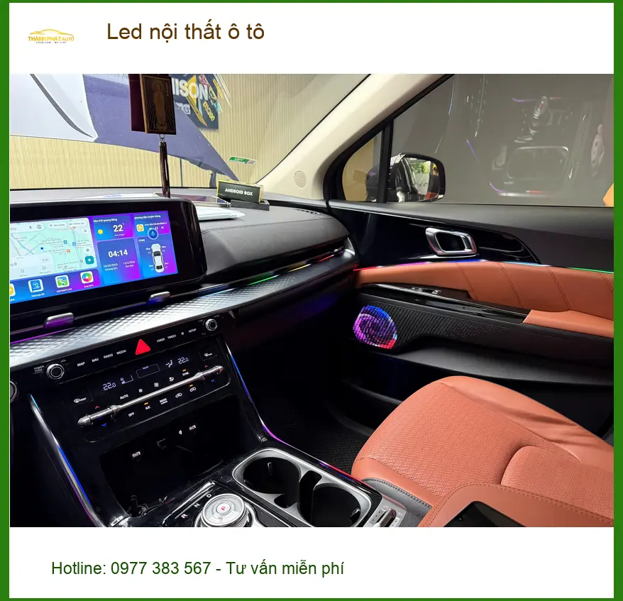 Cô Mai Anh lắp Led nội thất ô tô Hyundai Accent Quận 7 tăng vẻ sang trọng.