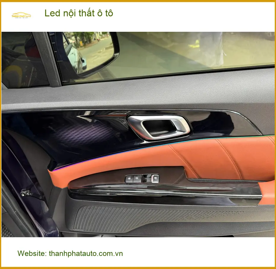 Cô Mai Anh lắp Led nội thất ô tô Hyundai Accent Quận 7 tăng vẻ sang trọng. ảnh thực tế 3