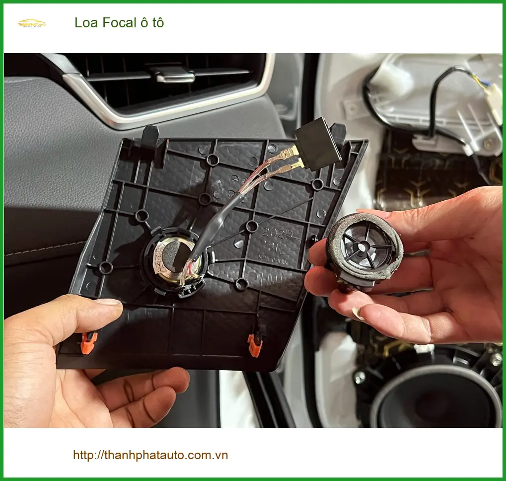 Chú Minh nâng cấp Loa Focal ô tô cho Honda CR-V tại Quận Thủ Đức để âm thanh sống động hơn ảnh thực tế 4
