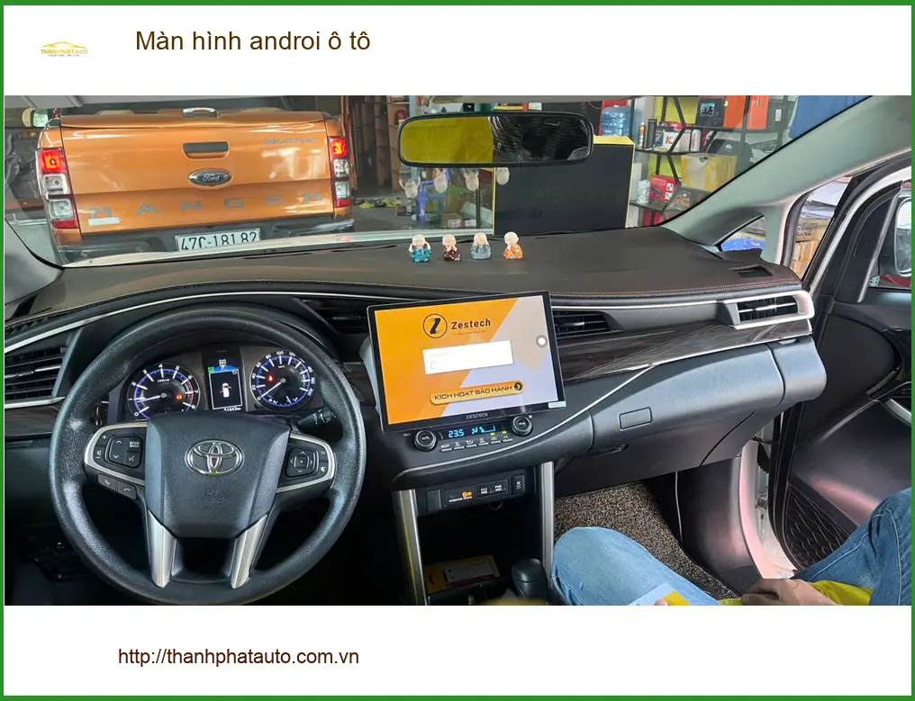 Chú Minh lắp màn hình androi ô tô cho Hyundai Accent ở Quận 2 để tiện đường di chuyển