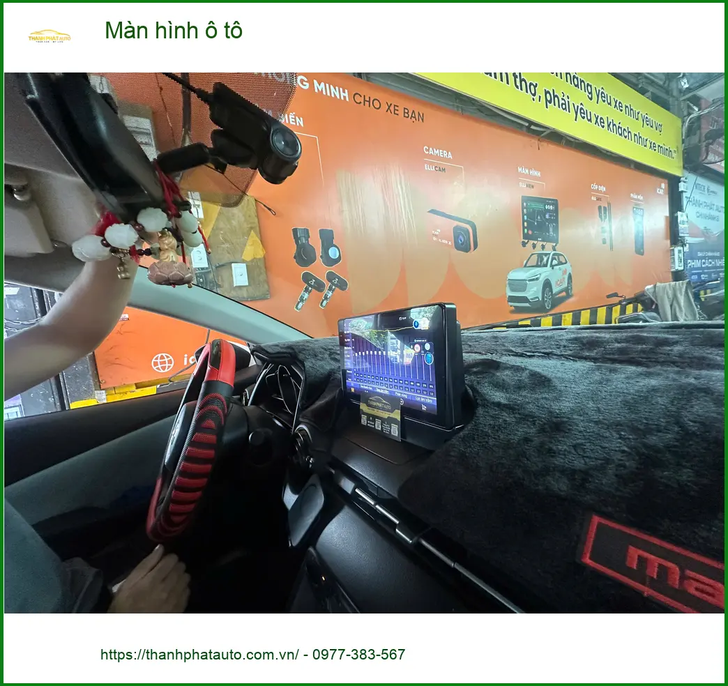Anh Minh lắp màn hình ô tô cho Honda Civic tại Quận 2 để thay màn zin