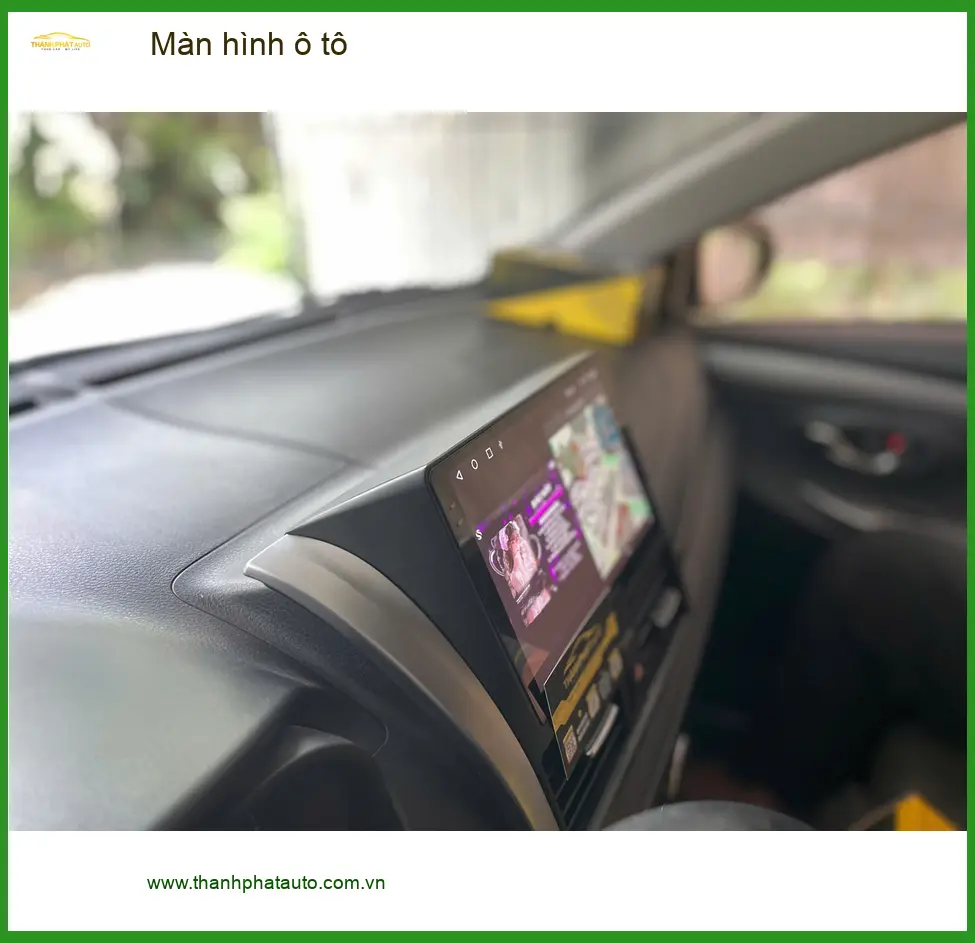 Anh Dũng lắp màn hình ô tô cho Hyundai Santa Fe tại Quận 2 vì màn zin thiếu tính năng ảnh thực tế 3