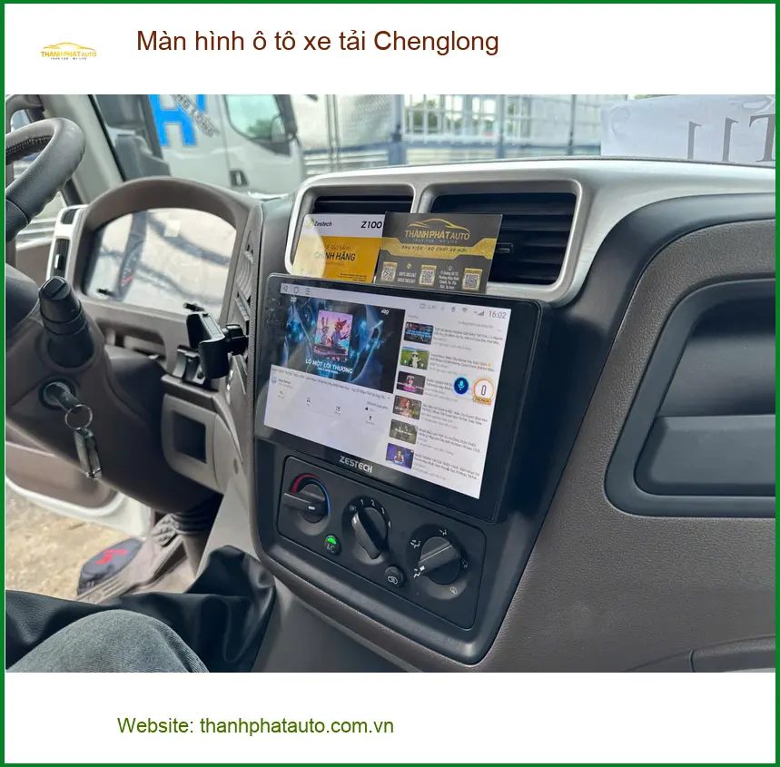 Anh Thắng lắp màn hình ô tô Chenglong cho xe tải tại Quận 12