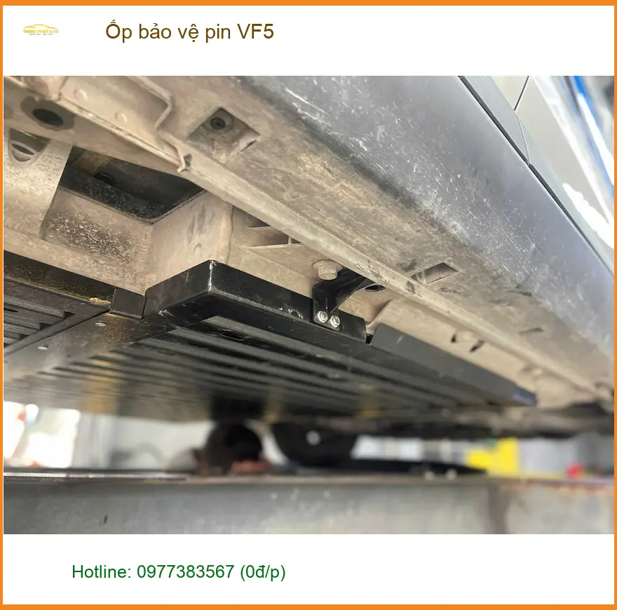Anh Minh lắp Ốp bảo vệ pin VinFast VF5 tại Cần Giờ phòng tránh hư hỏng ảnh thực tế 2