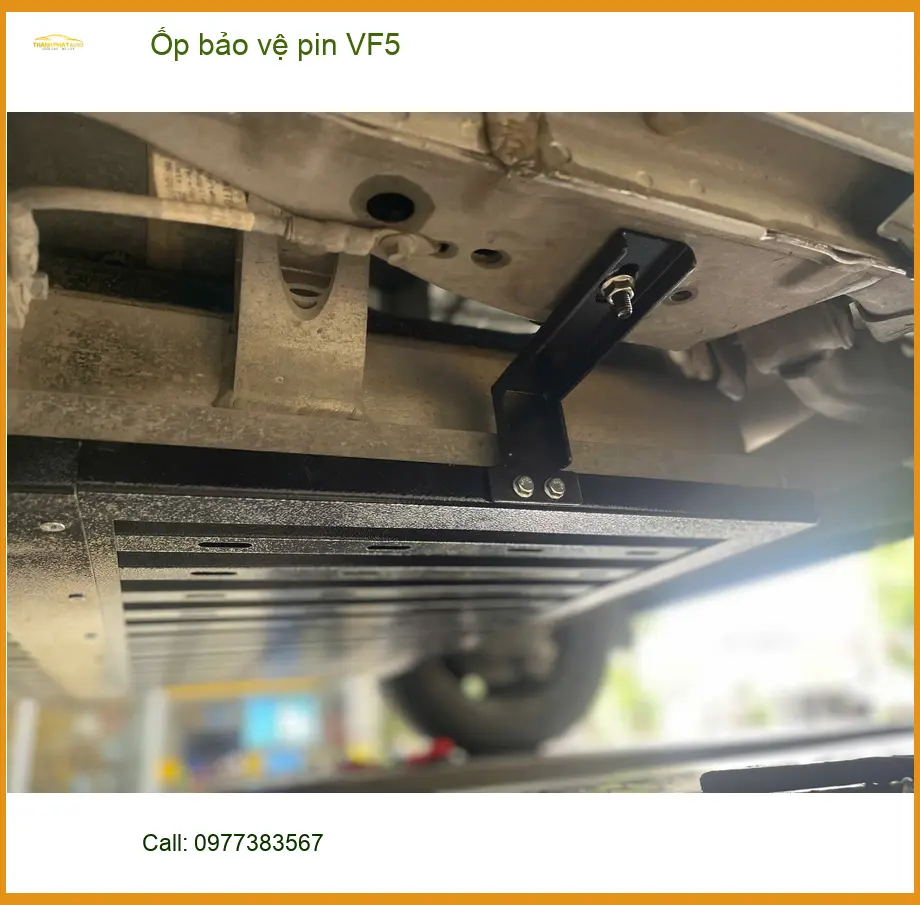 Anh Minh lắp Ốp bảo vệ pin VinFast VF5 tại Cần Giờ phòng tránh hư hỏng ảnh thực tế 3