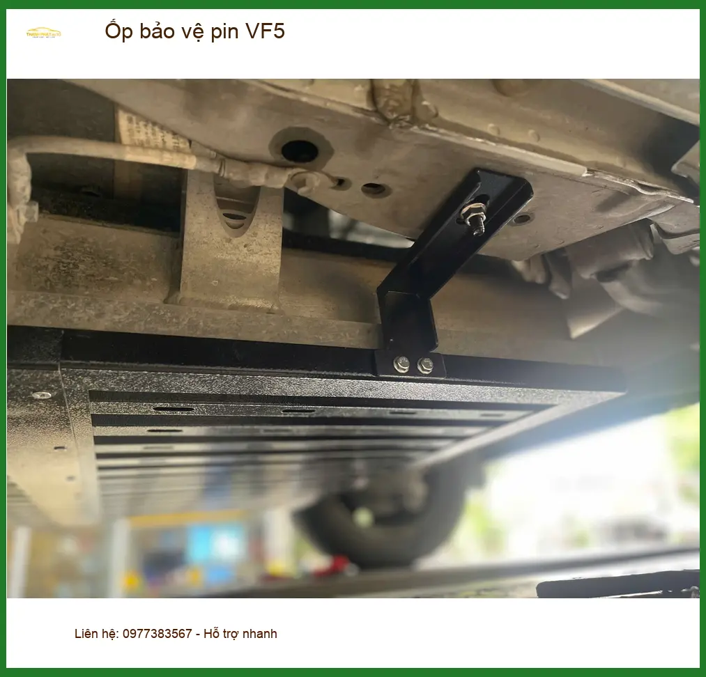 Anh Quang Minh lắp ốp bảo vệ pin VinFast VF5 tại Quận Nhà Bè để tăng tuổi thọ pin