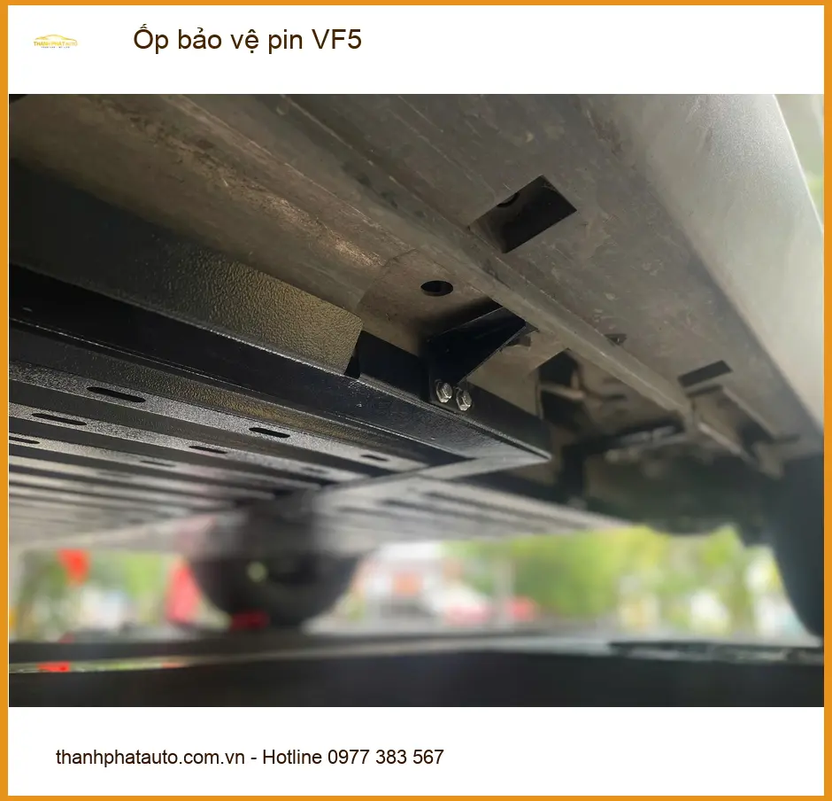 Anh Quang Minh lắp ốp bảo vệ pin VinFast VF5 tại Quận Nhà Bè để tăng tuổi thọ pin ảnh thực tế 2