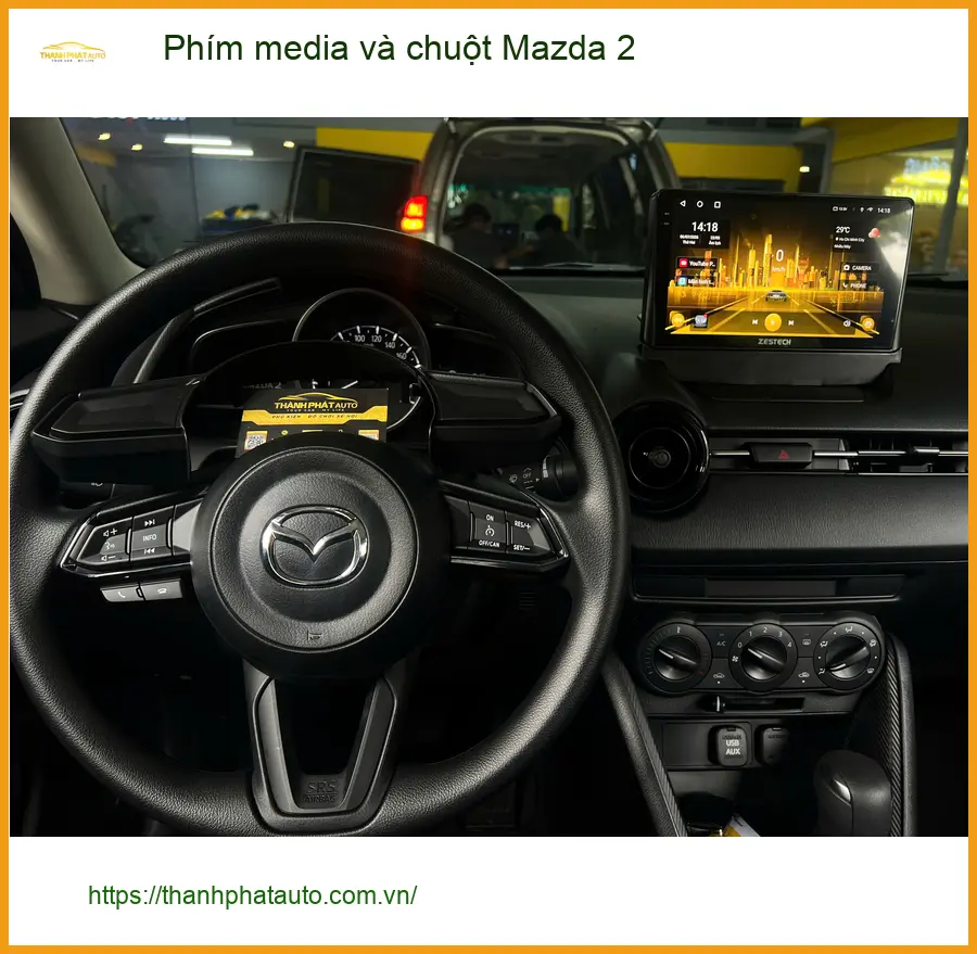 Anh Kiên lắp phím media và chuột Mazda 2 Quận 12 để điều khiển tiện lợi hơn