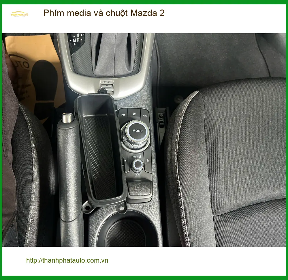 Anh Kiên lắp phím media và chuột Mazda 2 Quận 12 để điều khiển tiện lợi hơn ảnh thực tế 2