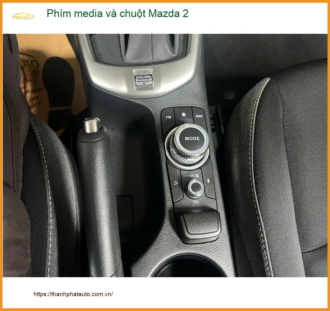 Anh Quang Minh lắp Phím media và chuột Mazda 2 Quận 2 vì phím cũ bị trơ, khó bấm